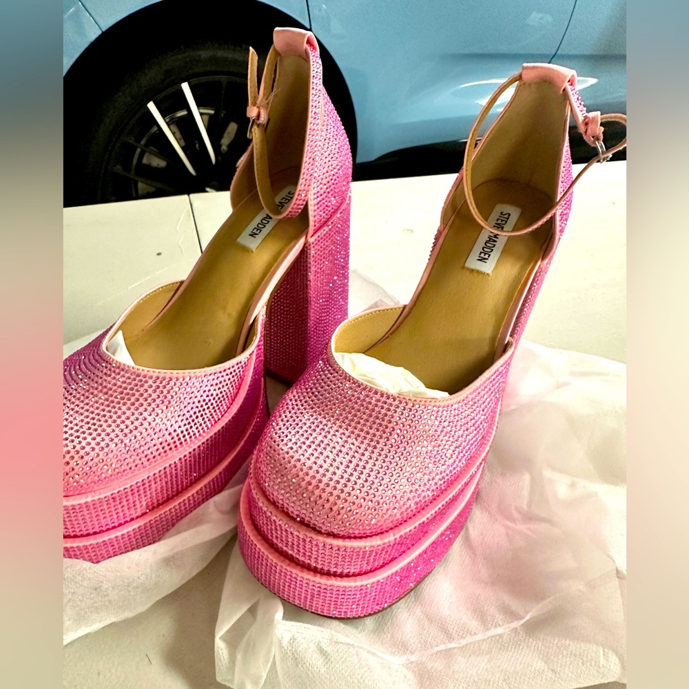 Steven Madden pink chunky heel Mary Jane’s covered with pink crystals!